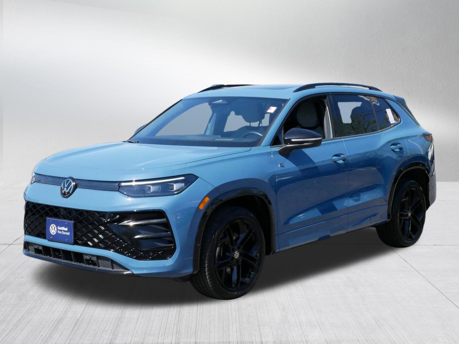 Certified 2025 Volkswagen Tiguan SE R-Line AWD/4WD image 3