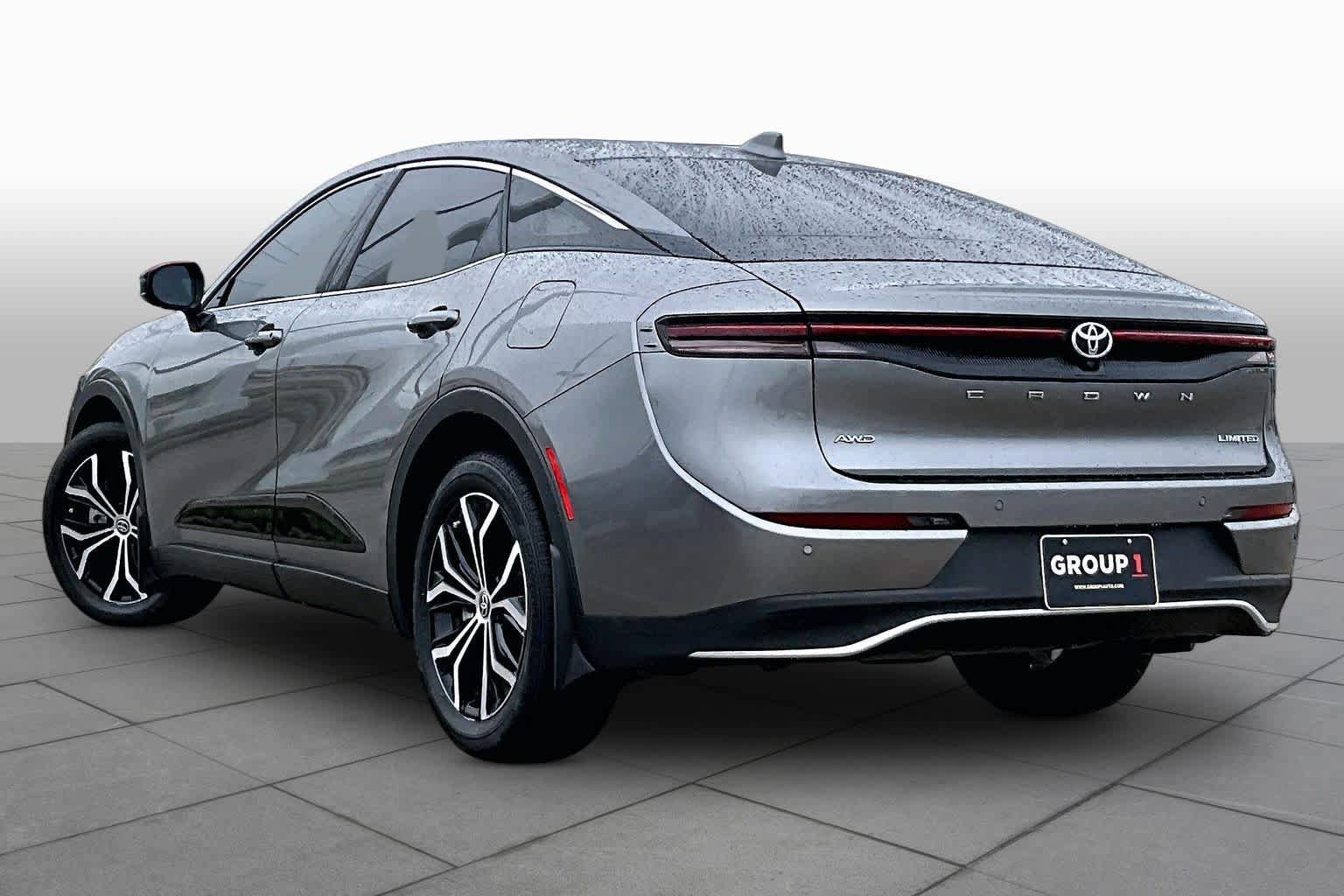 Used 2023 Toyota Crown AWD/4WD image 12
