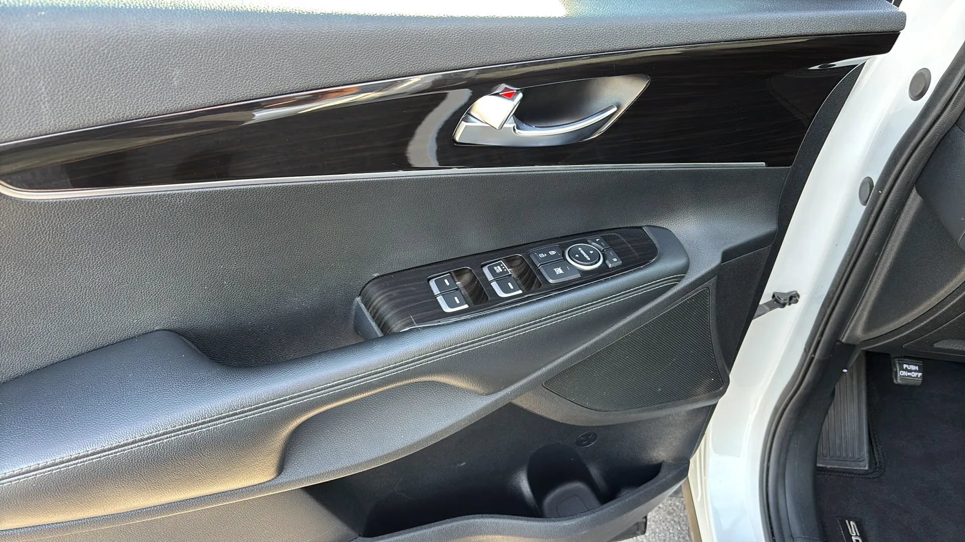 Used 2020 Kia Sorento L FWD image 26