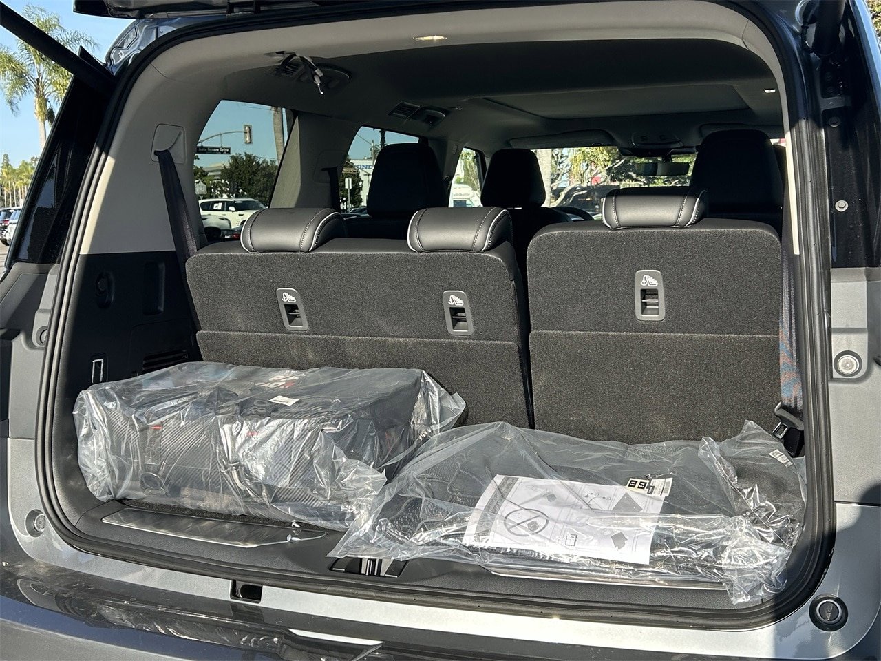 New 2026 INFINITI QX80 Luxe w/ Cargo Package RWD image 13