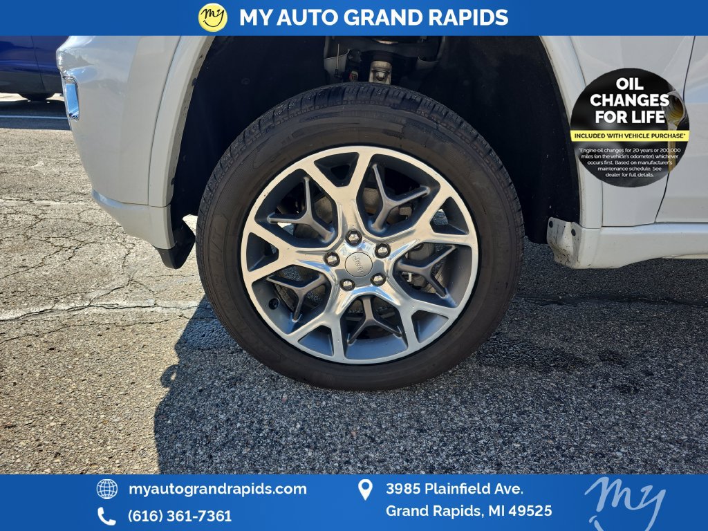 Used 2020 Jeep Grand Cherokee Overland AWD/4WD image 30