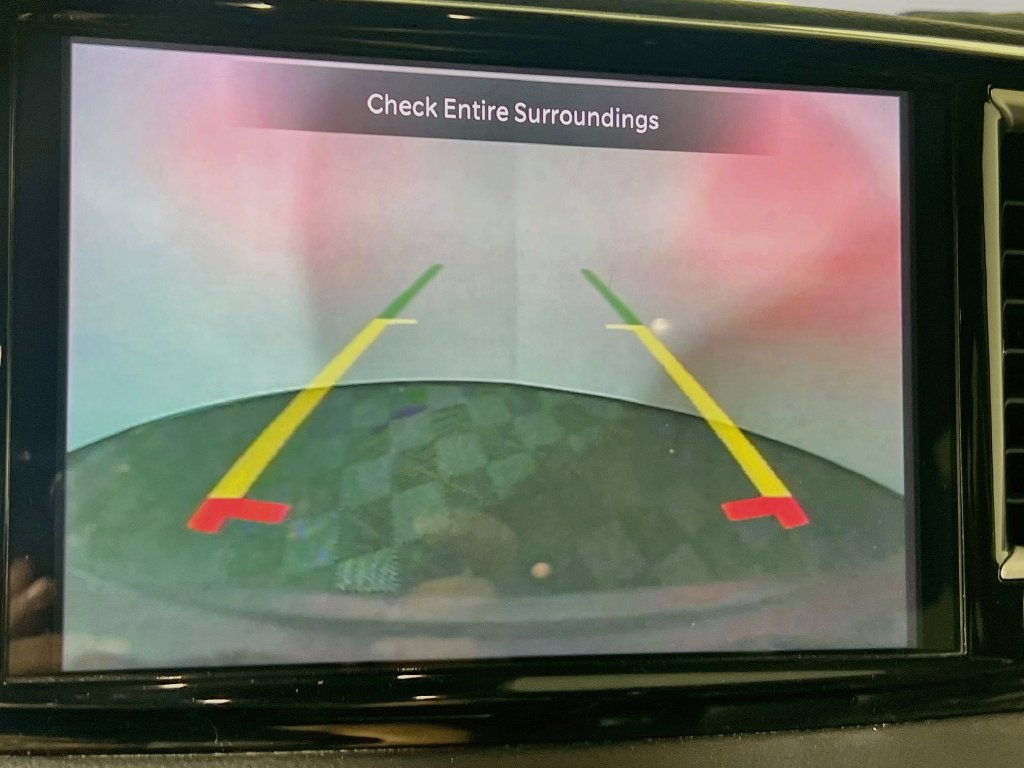 Used 2023 Chrysler Pacifica Touring-L FWD image 27