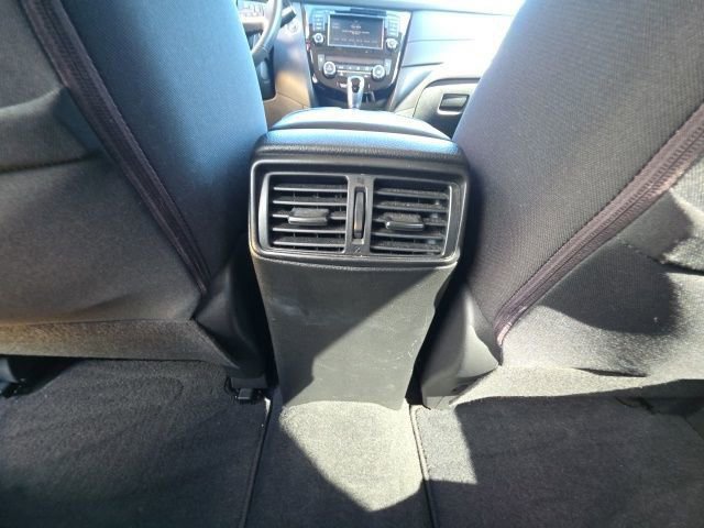 Used 2019 Nissan Rogue SV image 24