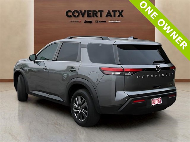 Used 2024 Nissan Pathfinder SV image 3