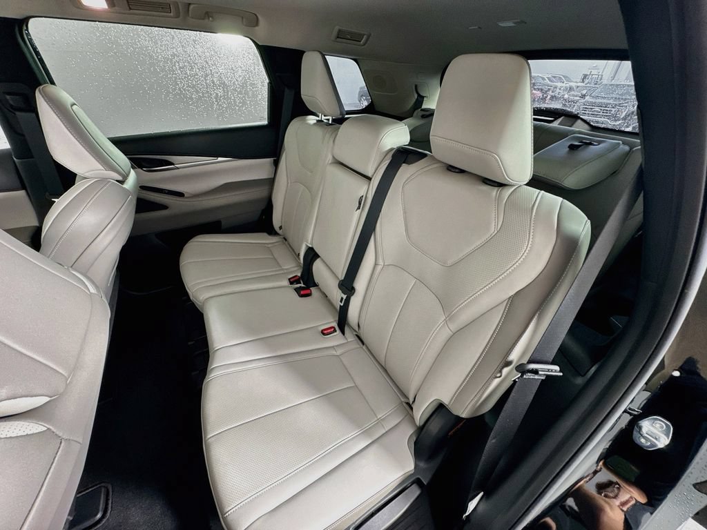 Used 2026 INFINITI QX60 Pure w/ Cargo Package FWD image 25