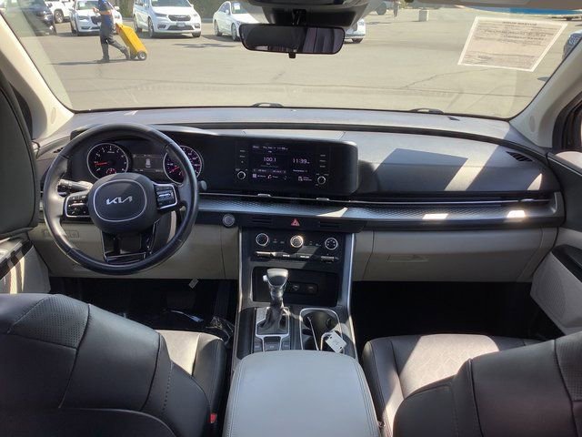 Used 2022 Kia Carnival LX image 6