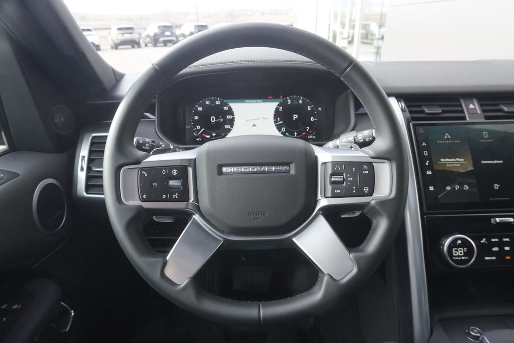Used 2025 Land Rover Discovery S image 10