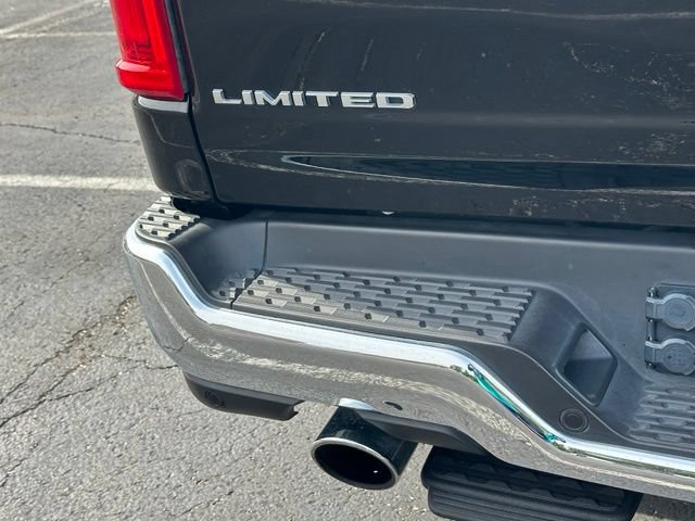 Used 2025 RAM 1500 Limited AWD/4WD image 17