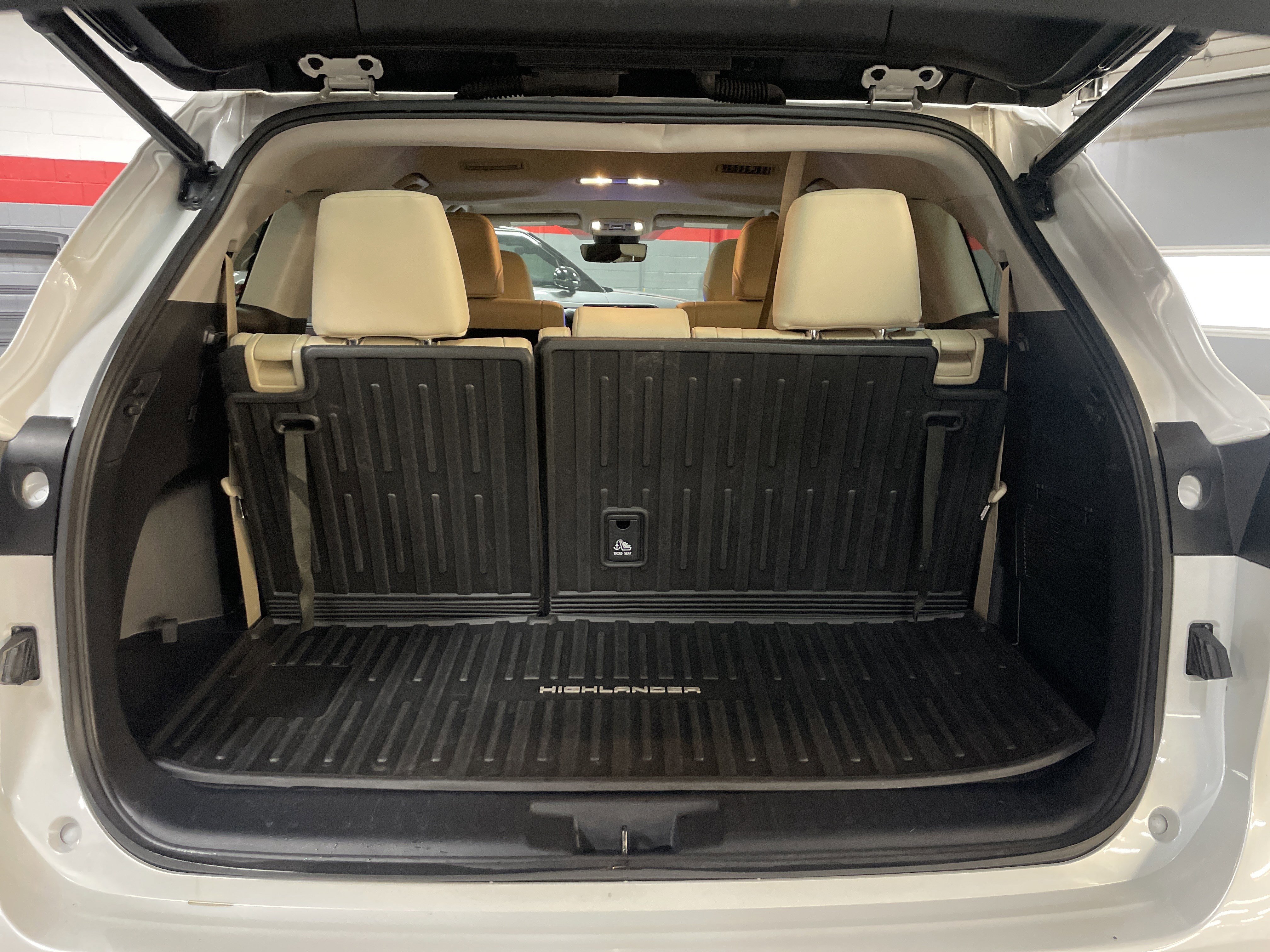 Used 2023 Toyota Highlander XLE image 34