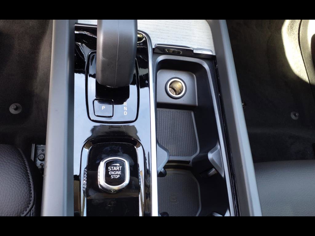 Certified 2025 Volvo XC60 T8 Plus w/ Climate Package image 18