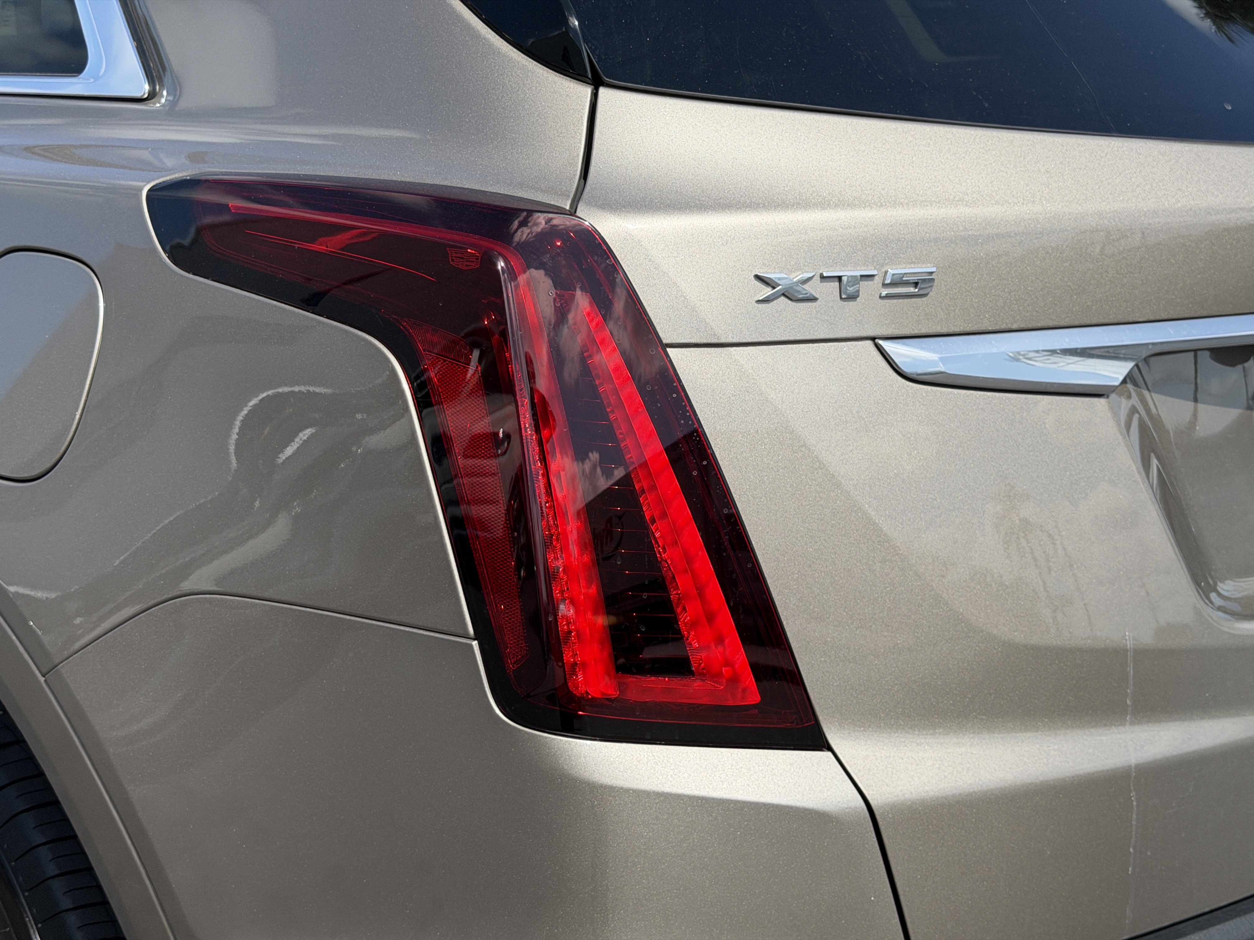 Certified 2022 Cadillac XT5 Premium Luxury FWD image 9