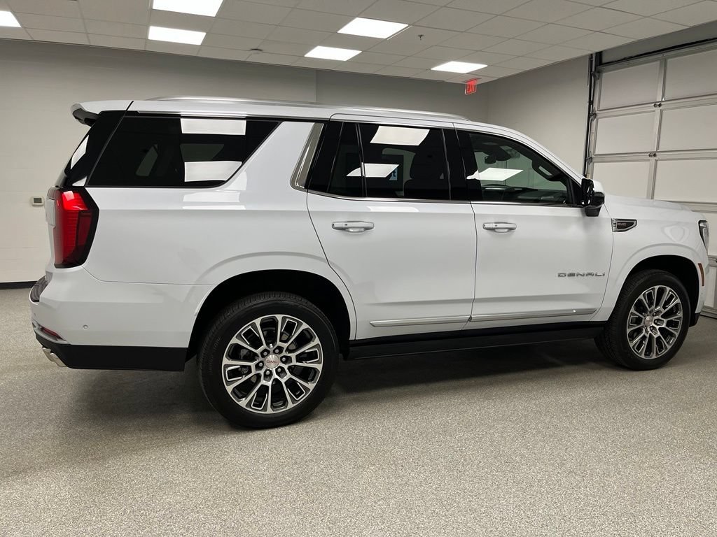 Used 2026 GMC Yukon Denali w/ Sun & Power Step Package AWD/4WD image 11