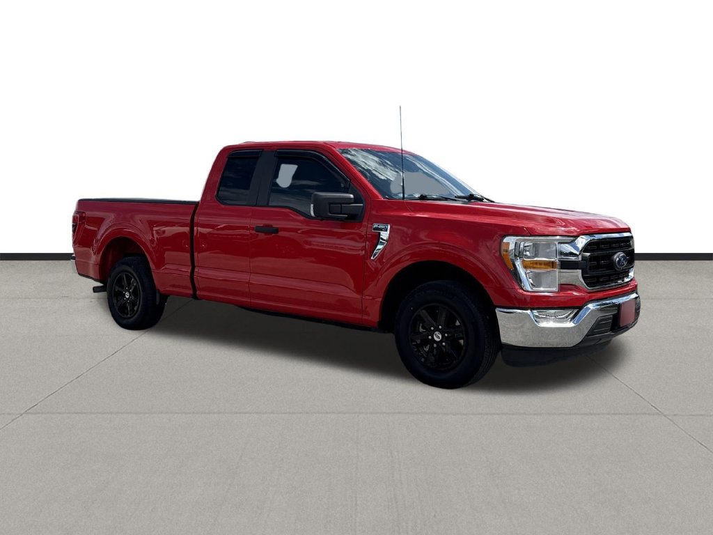 Used 2022 Ford F150 XLT w/ Trailer Tow Package RWD image 3