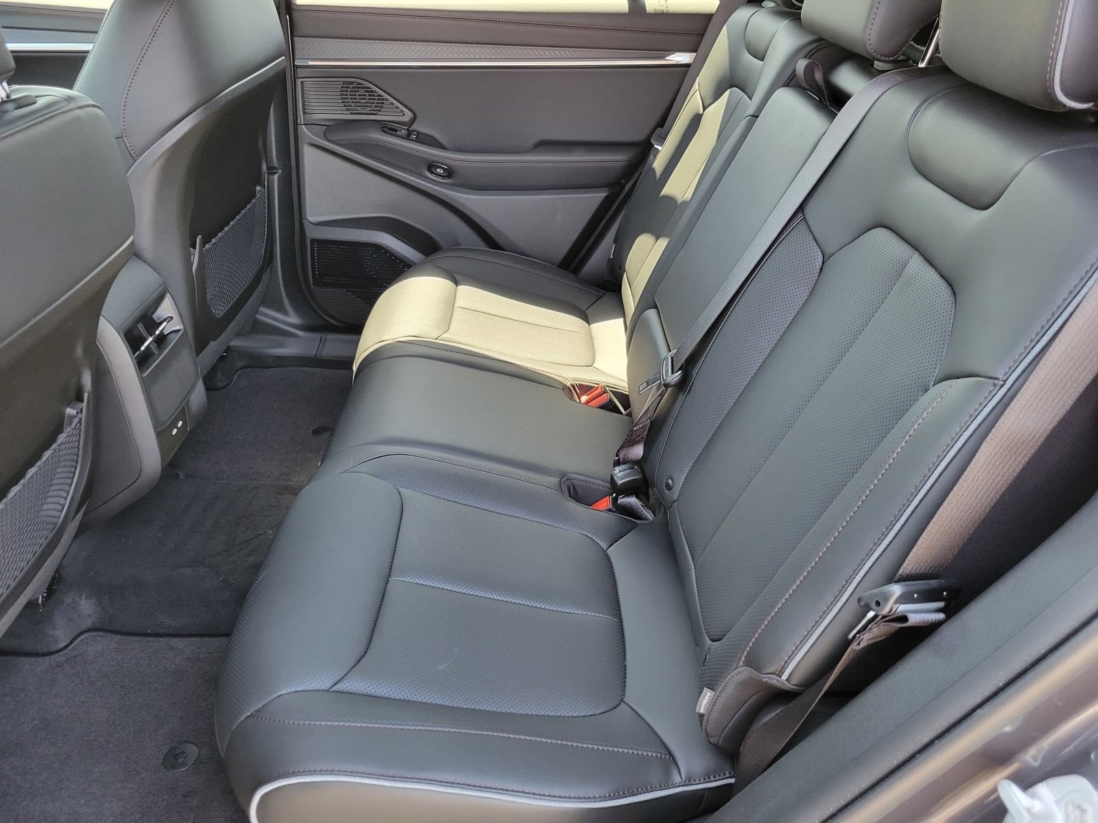 New 2025 Jeep Wagoneer S Limited AWD/4WD image 10
