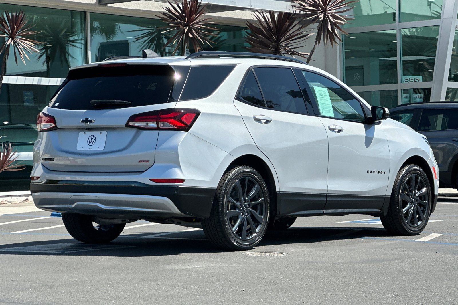 Used 2022 Chevrolet Equinox RS w/ RS Leather Package image 4