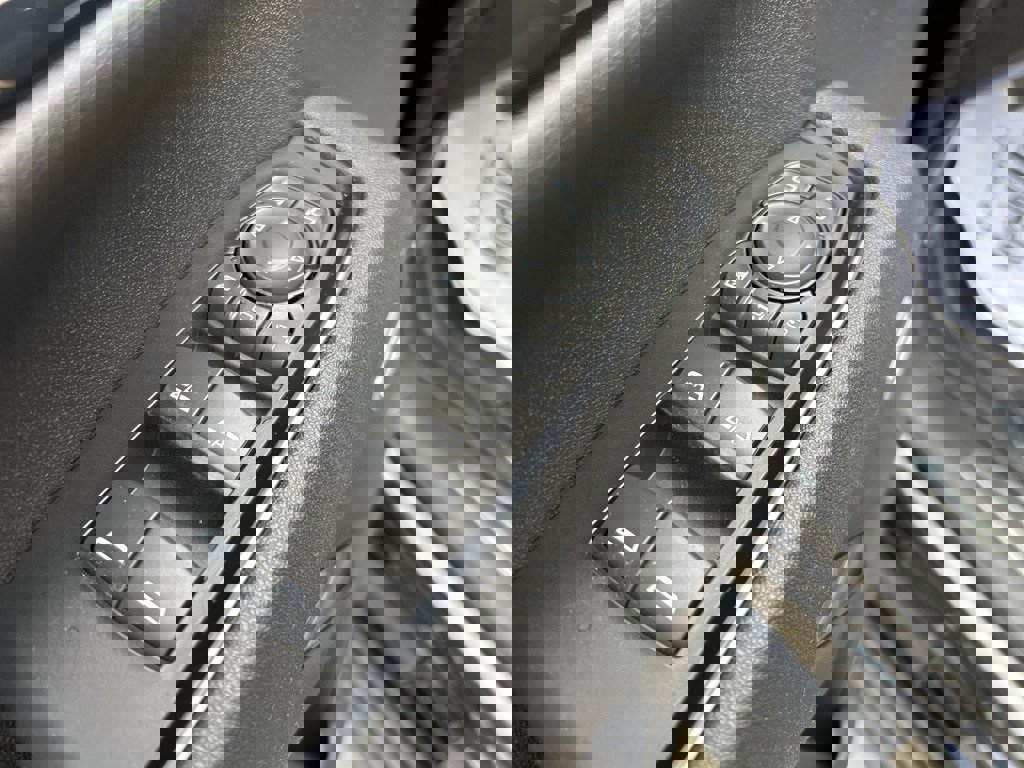 Used 2025 GMC Sierra 2500 AT4 image 22