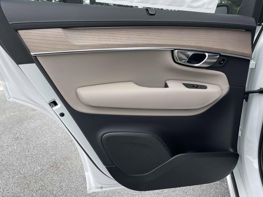 New 2026 Volvo XC90 B6 Ultra w/ Protection Package Premier image 2