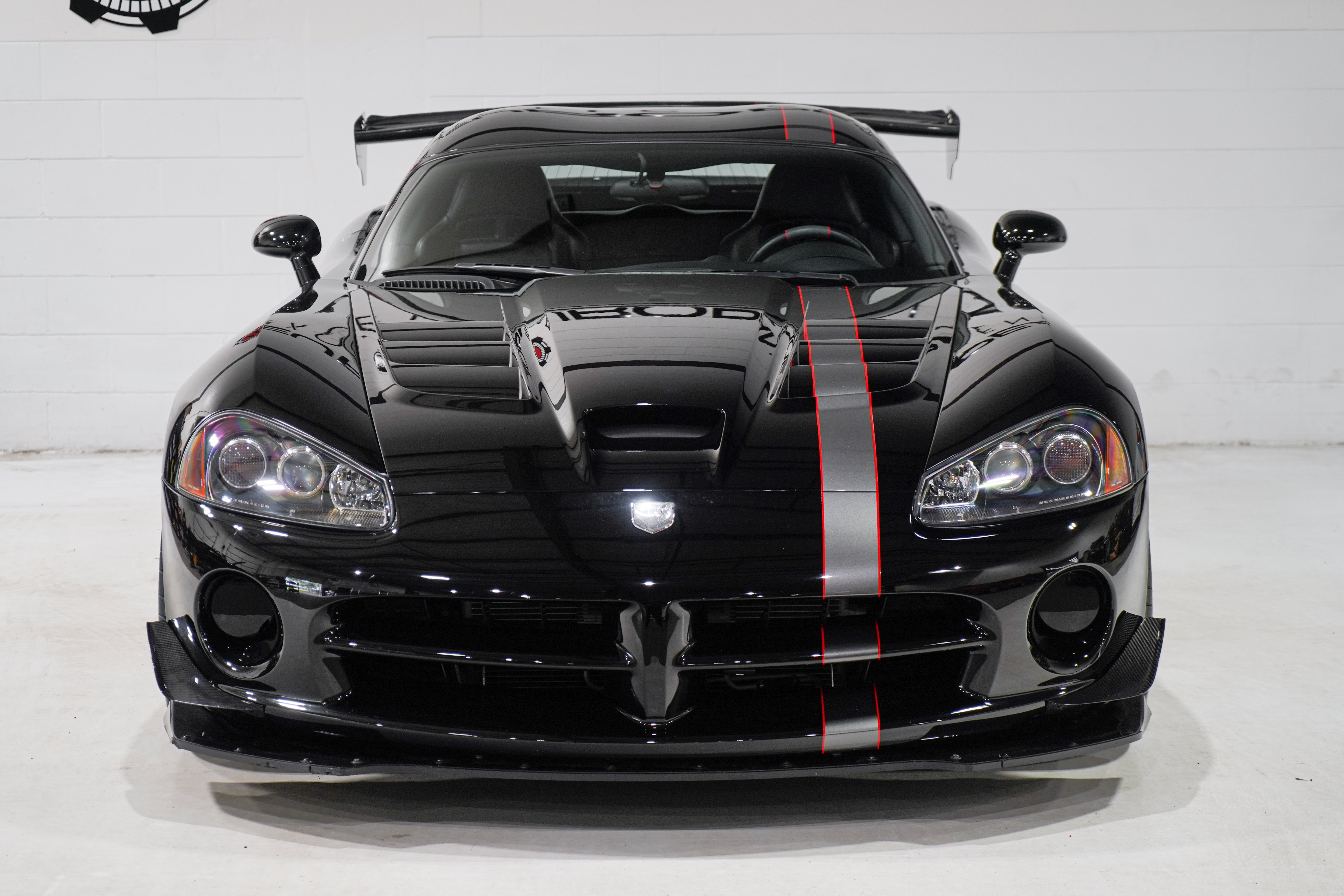 Used 2010 Dodge Viper ACR RWD image 5
