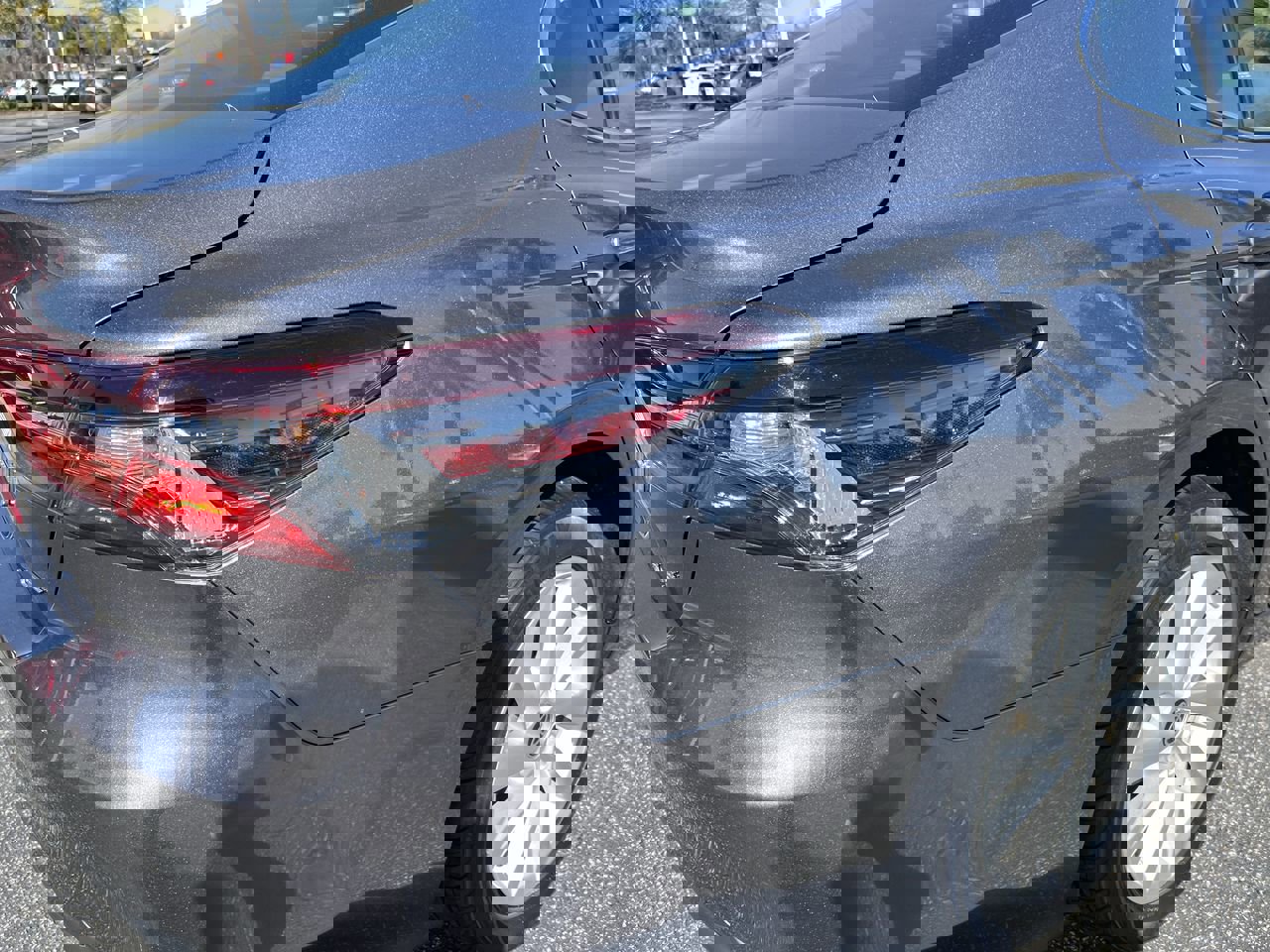 Used 2022 Toyota Camry LE image 10