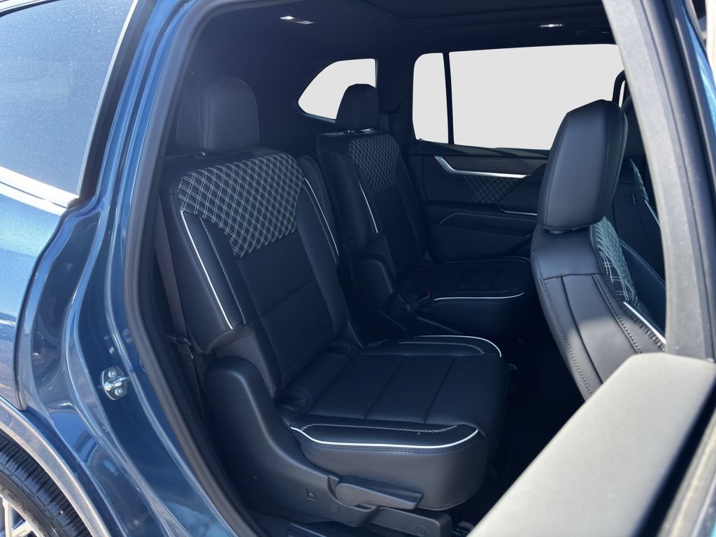 Used 2026 GMC Acadia Denali w/ Super Cruise Package FWD image 28