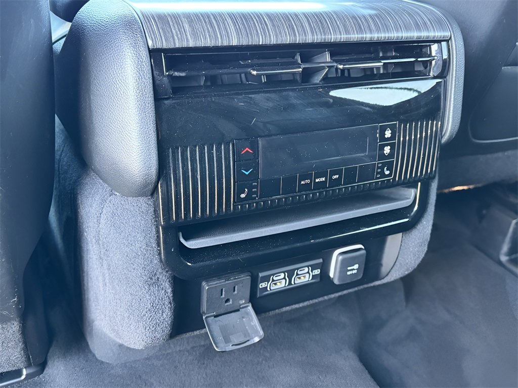 Used 2024 Jeep Wagoneer L Series III w/ Flexible Seating Group image 21