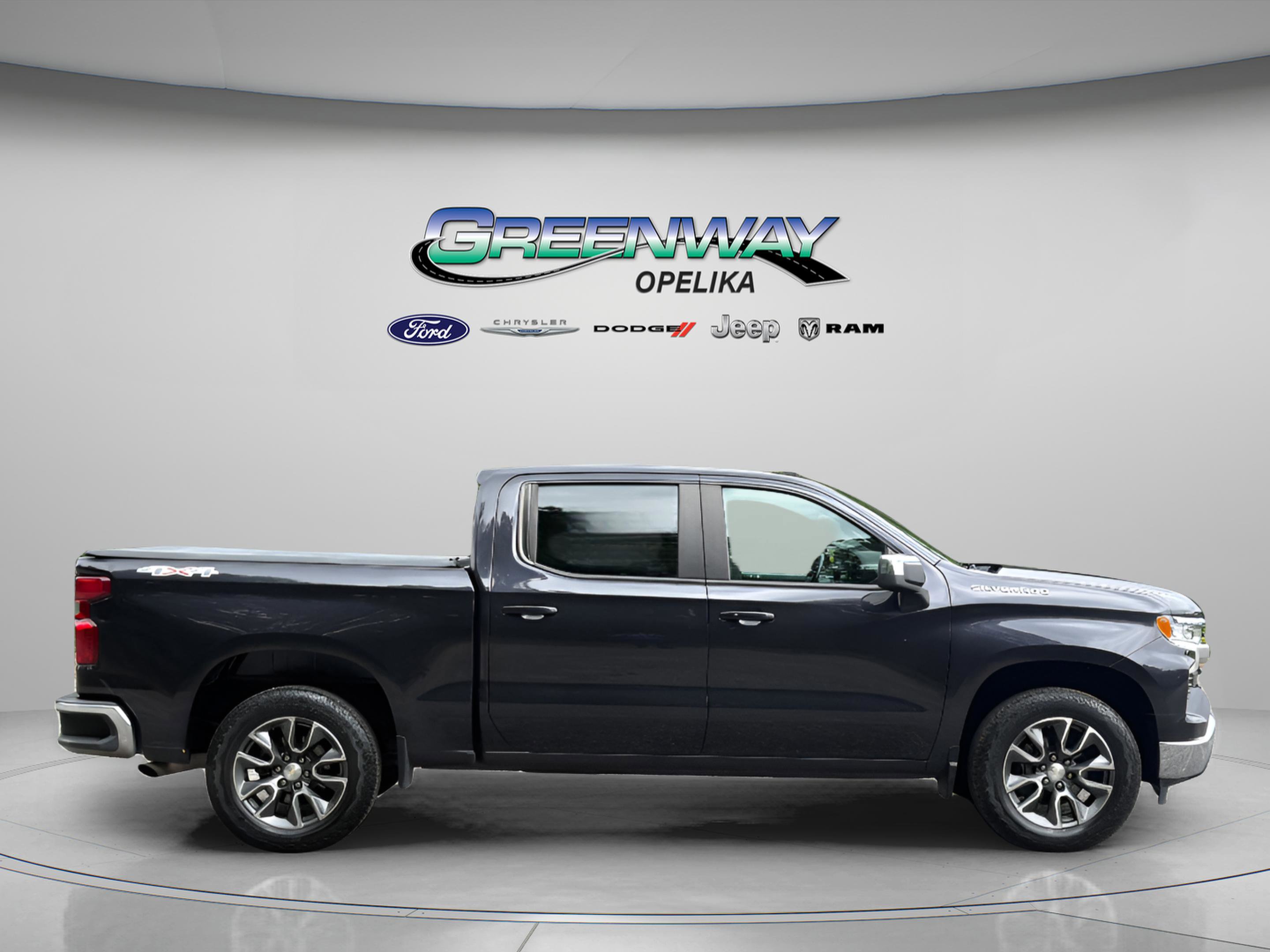 Used 2022 Chevrolet Silverado 1500 LT AWD/4WD image 13
