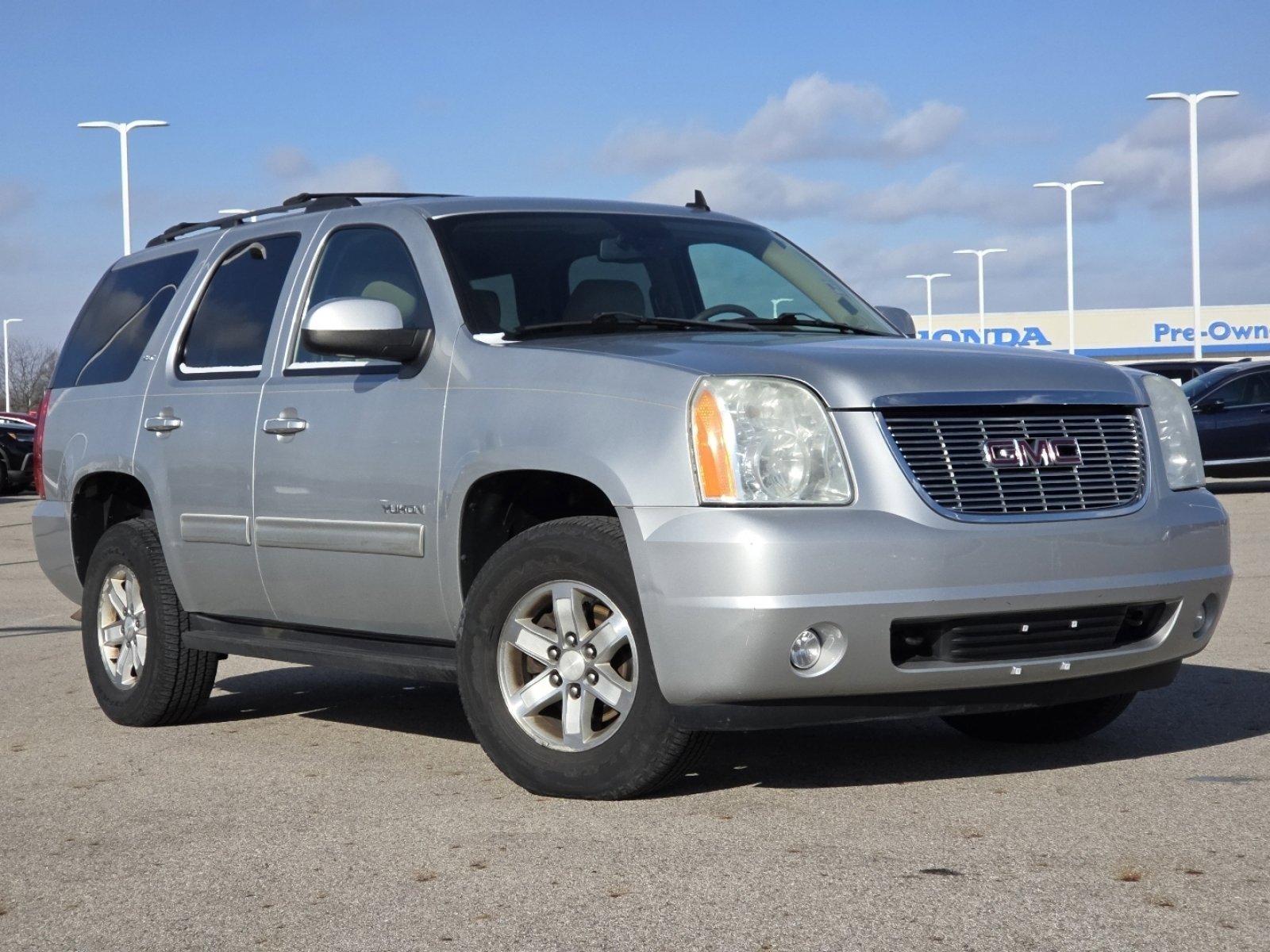 Used 2012 GMC Yukon SLT w/ SLT-2 Equipment Package image 2
