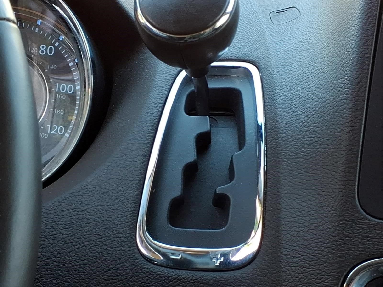 Used 2013 Chrysler Town & Country Touring-L w/ Driver Convenience Group FWD image 25