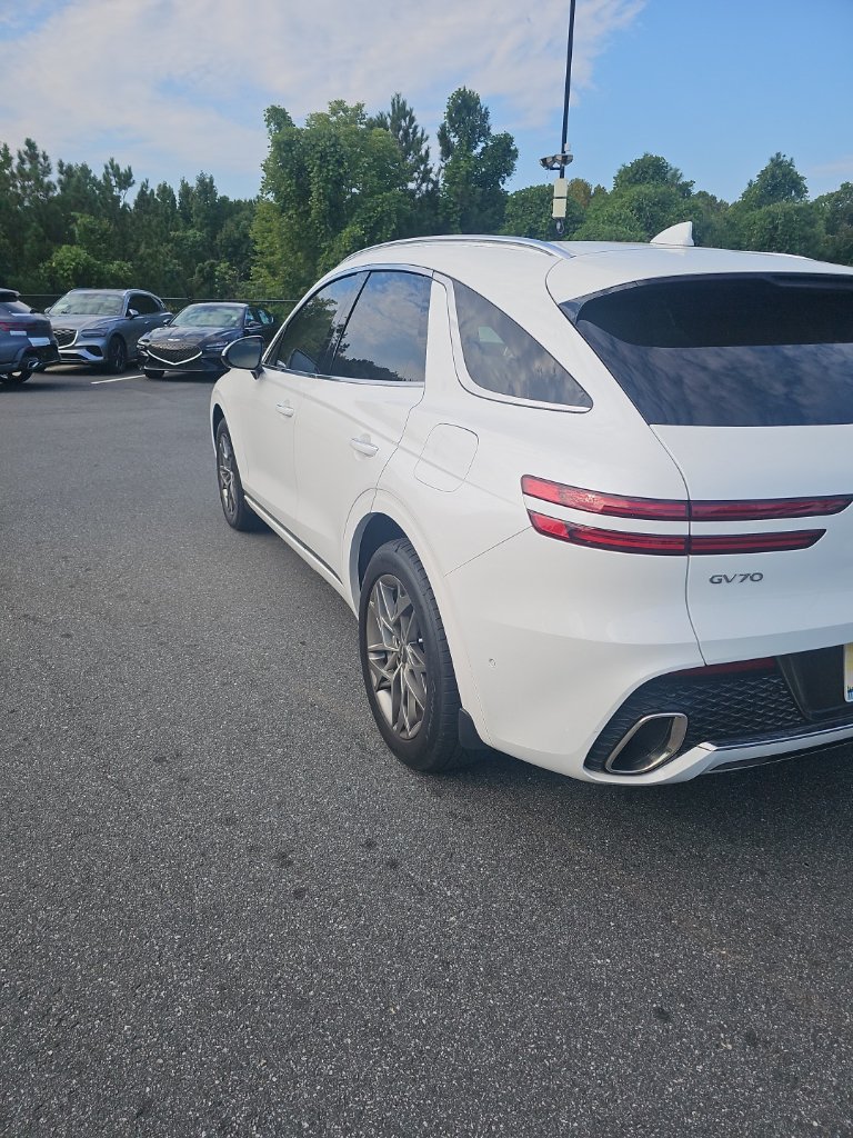 Used 2023 Genesis GV70 2.5T w/ Advanced Package AWD/4WD image 3