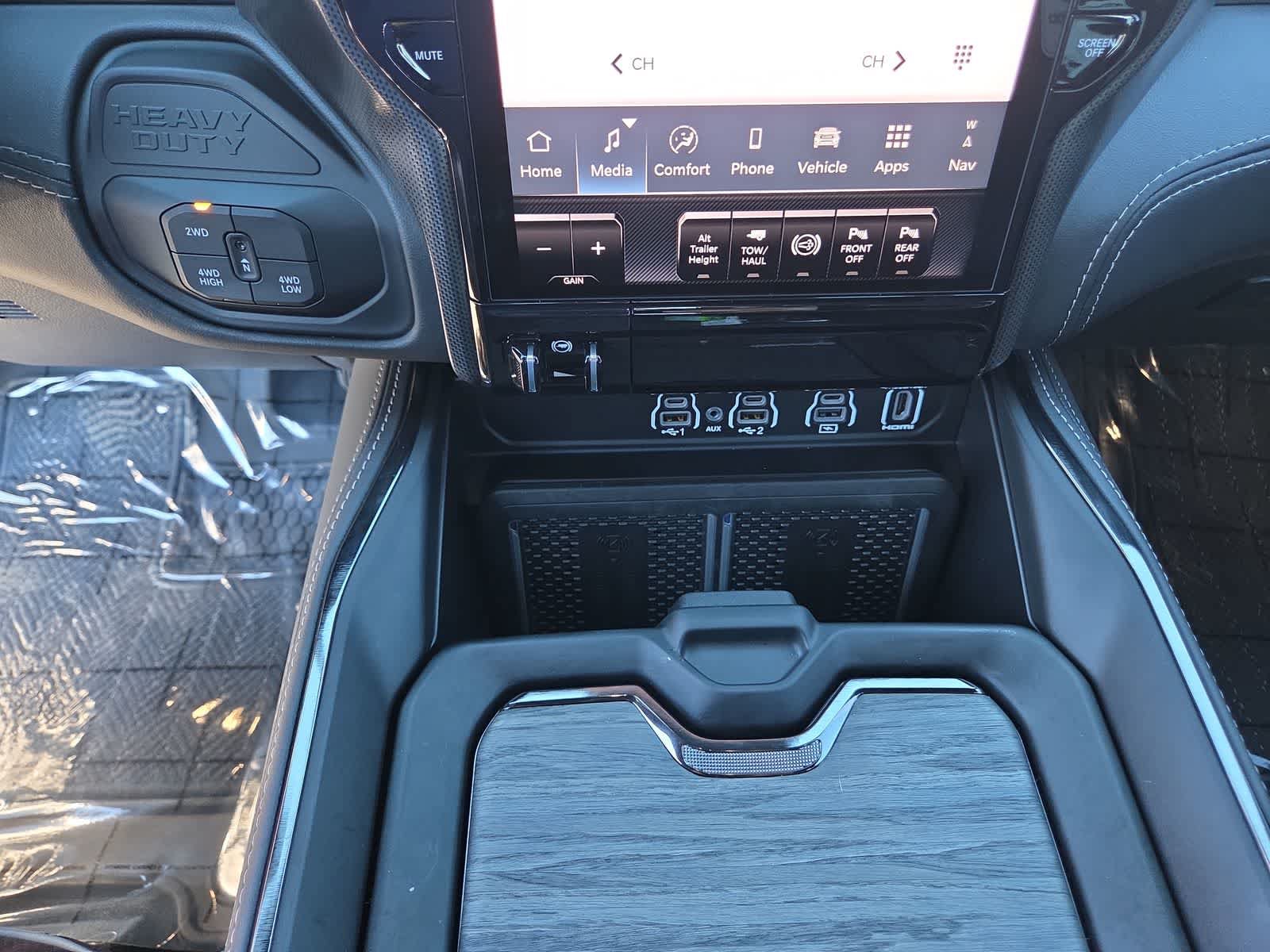Used 2025 RAM 2500 Limited AWD/4WD image 25