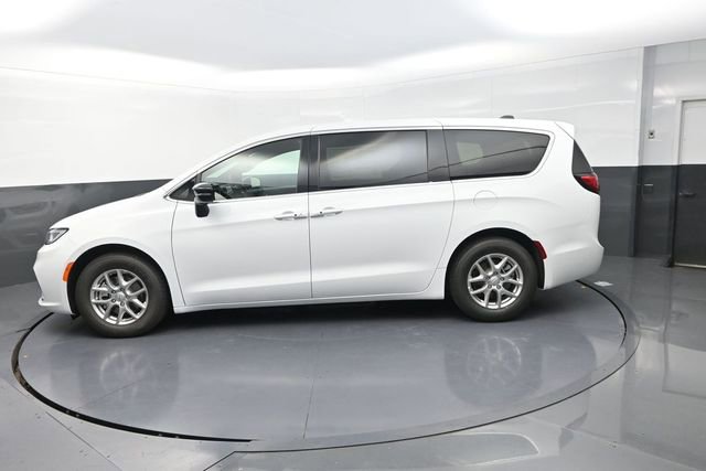New 2026 Chrysler Pacifica Select image 6