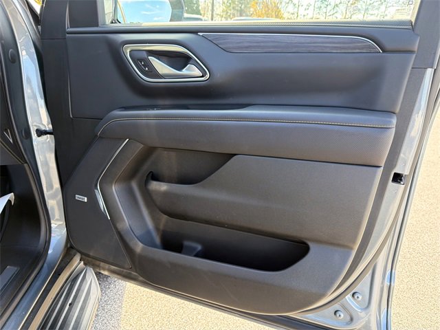 Used 2022 GMC Yukon SLT w/ SLT Premium Package image 14