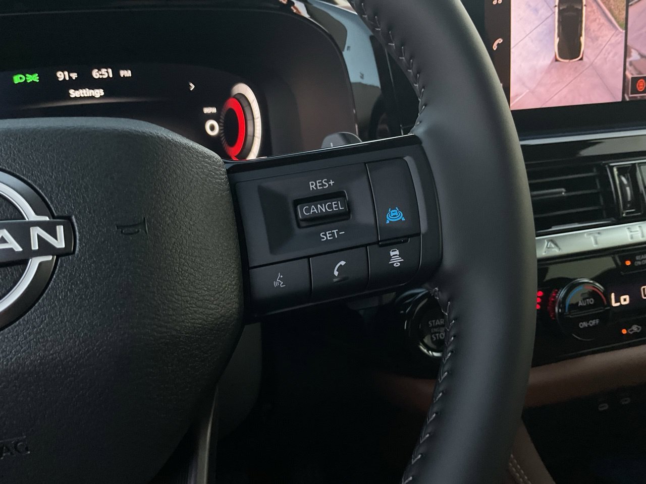 New 2026 Nissan Pathfinder Platinum FWD image 40
