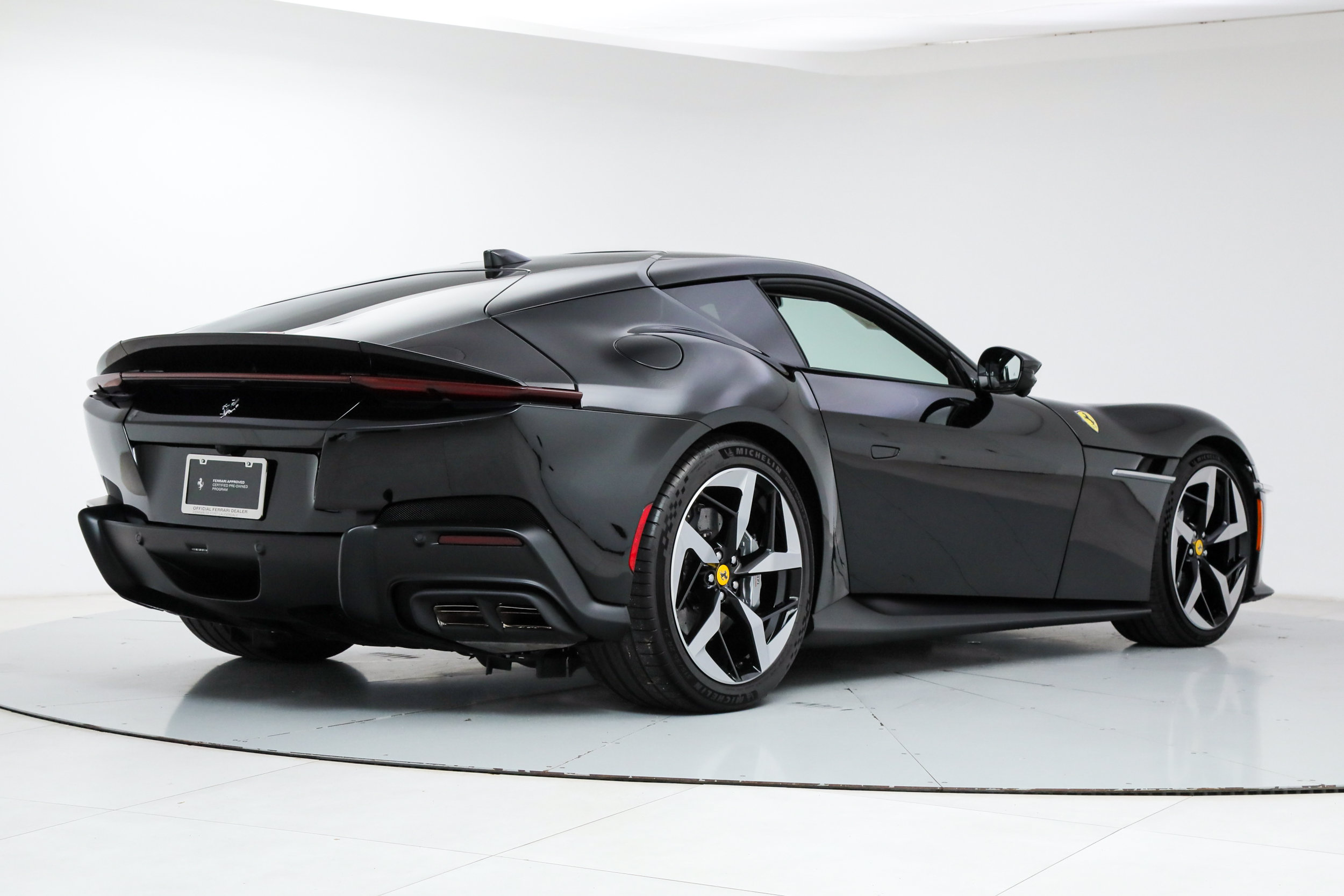 Certified 2025 Ferrari 12Cilindri RWD image 8