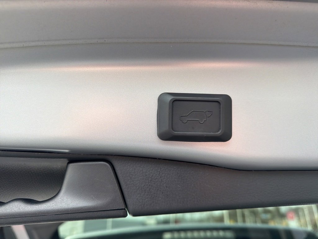 Used 2021 Toyota RAV4 XLE w/ Convenience Package image 18