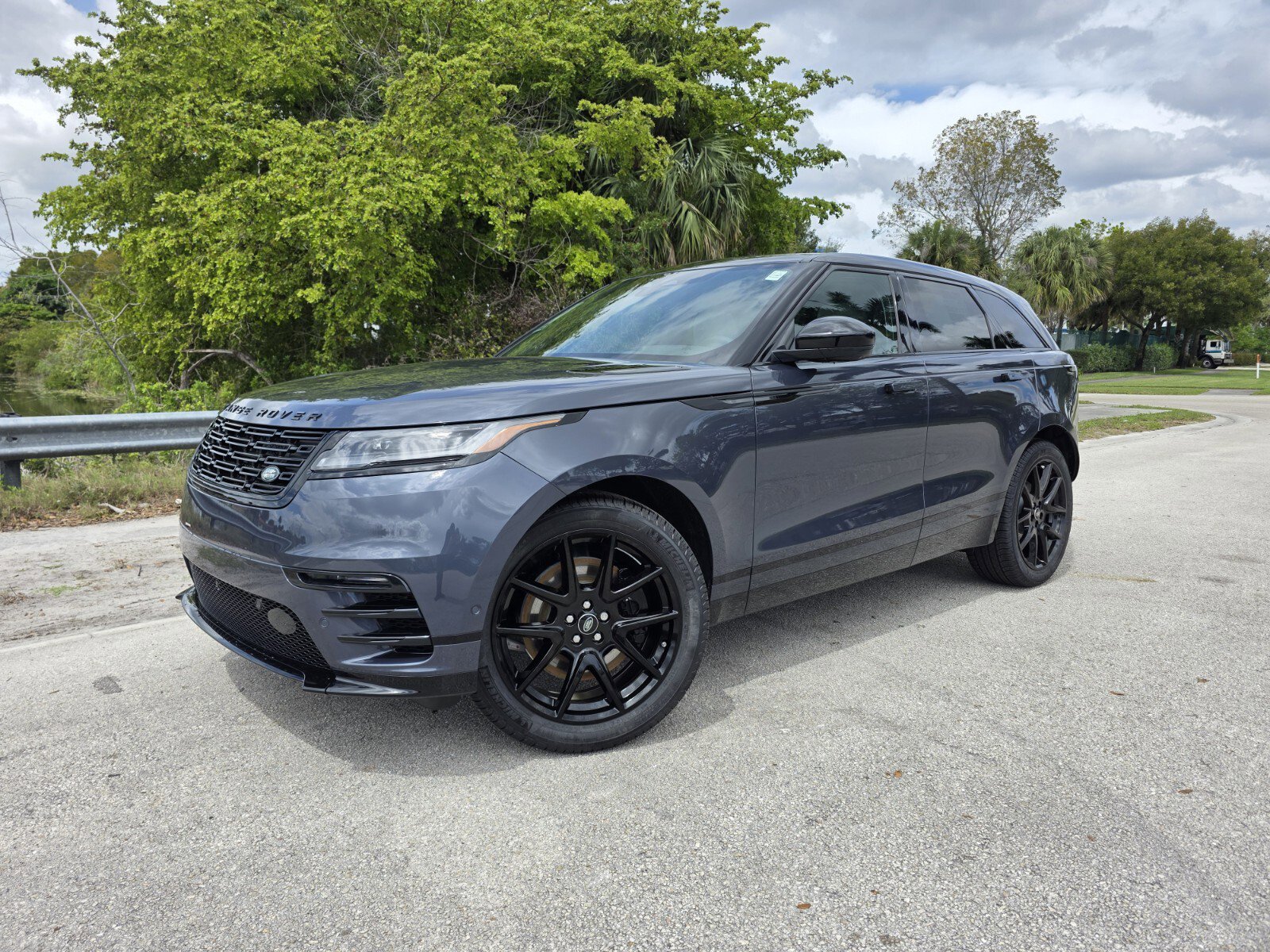 New 2026 Land Rover Range Rover Velar Dynamic SE