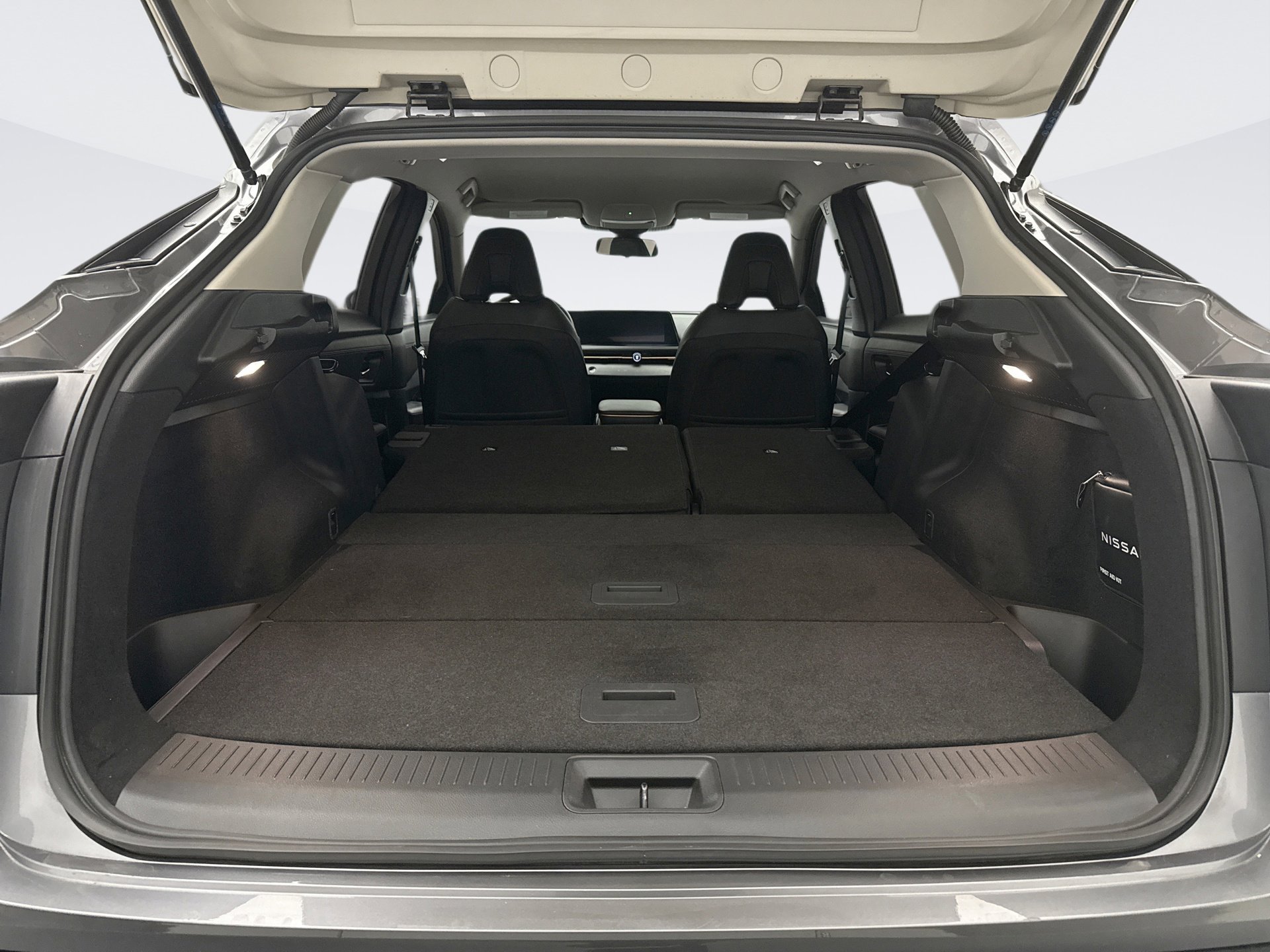 Used 2023 Nissan Ariya AWD image 22