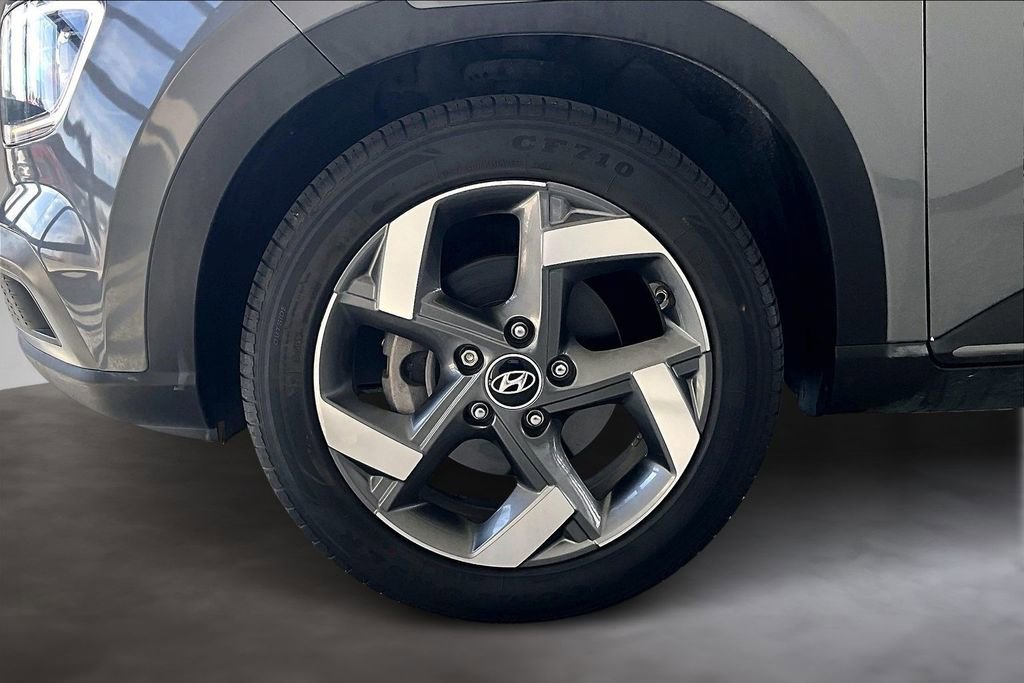 Used 2022 Hyundai Venue Limited FWD image 11