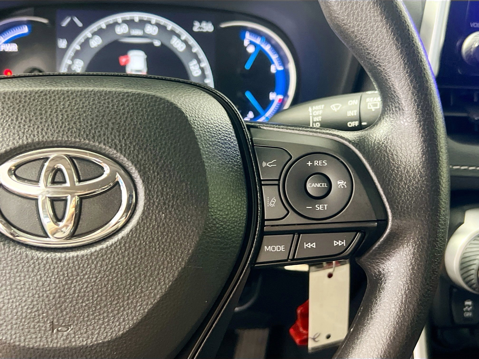 Used 2024 Toyota RAV4 LE image 19