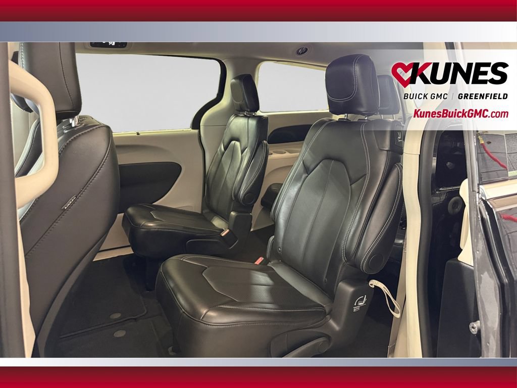 Used 2024 Chrysler Pacifica Touring-L FWD image 33