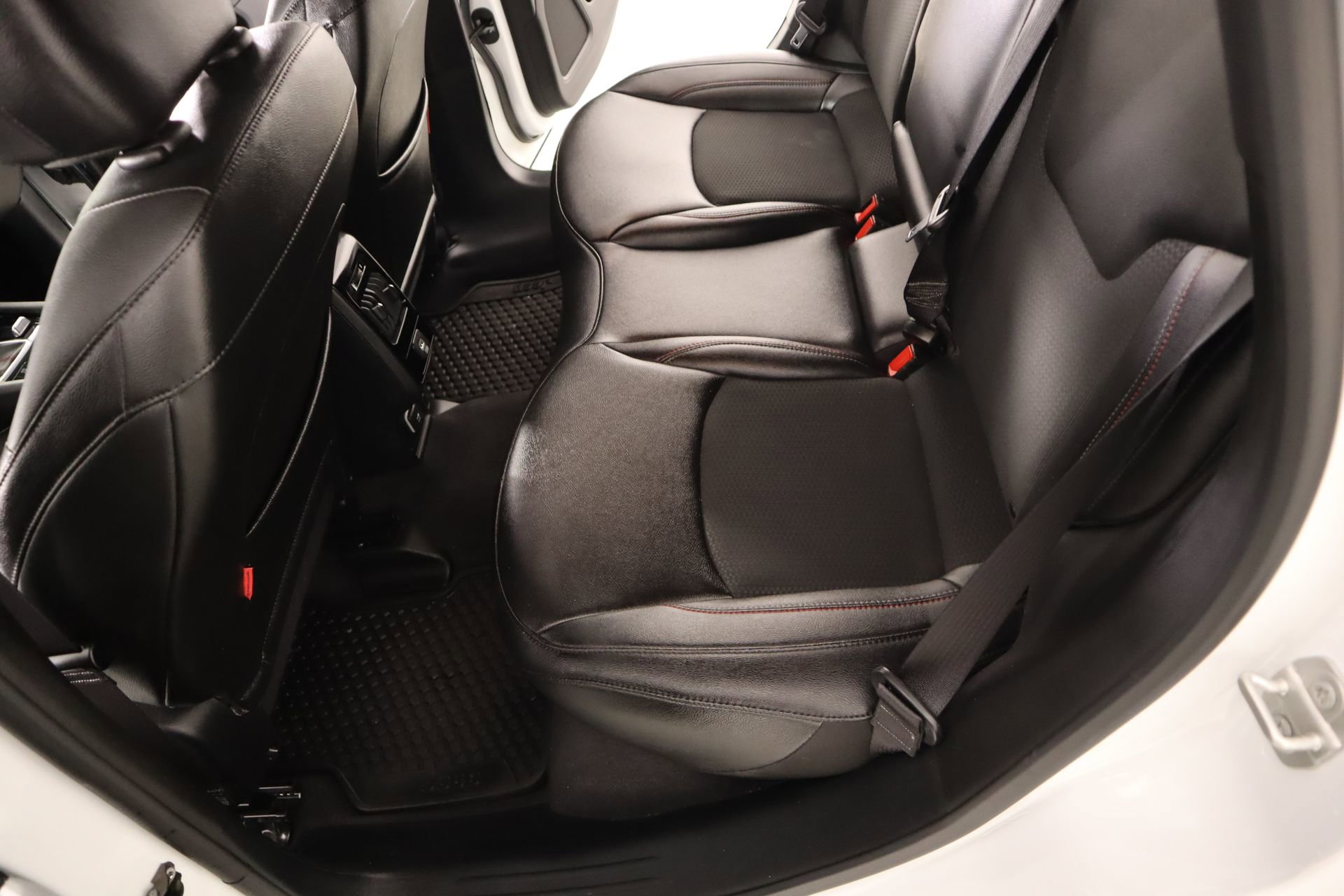 Used 2024 Jeep Compass Trailhawk image 11