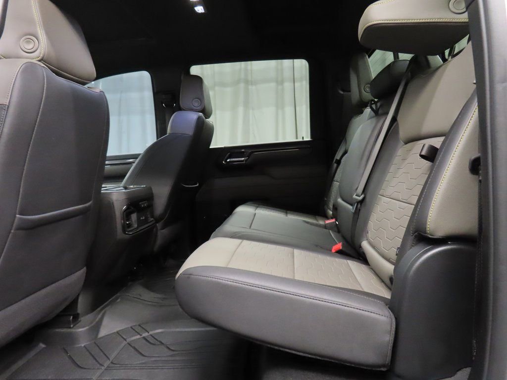 Used 2025 Chevrolet Silverado 2500 ZR2 w/ Technology Package image 10