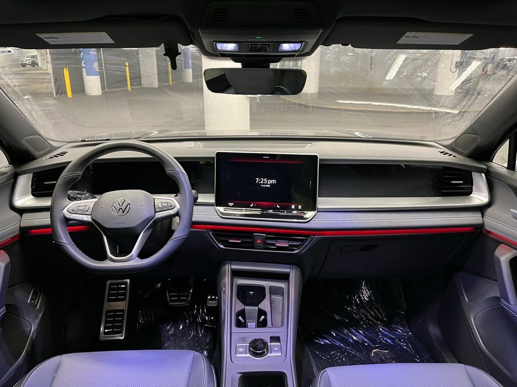 New 2025 Volkswagen Tiguan SE R-Line image 7