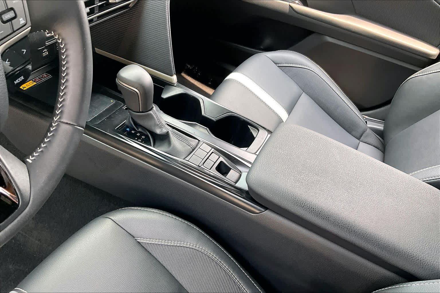 Used 2025 Toyota Camry SE FWD image 15