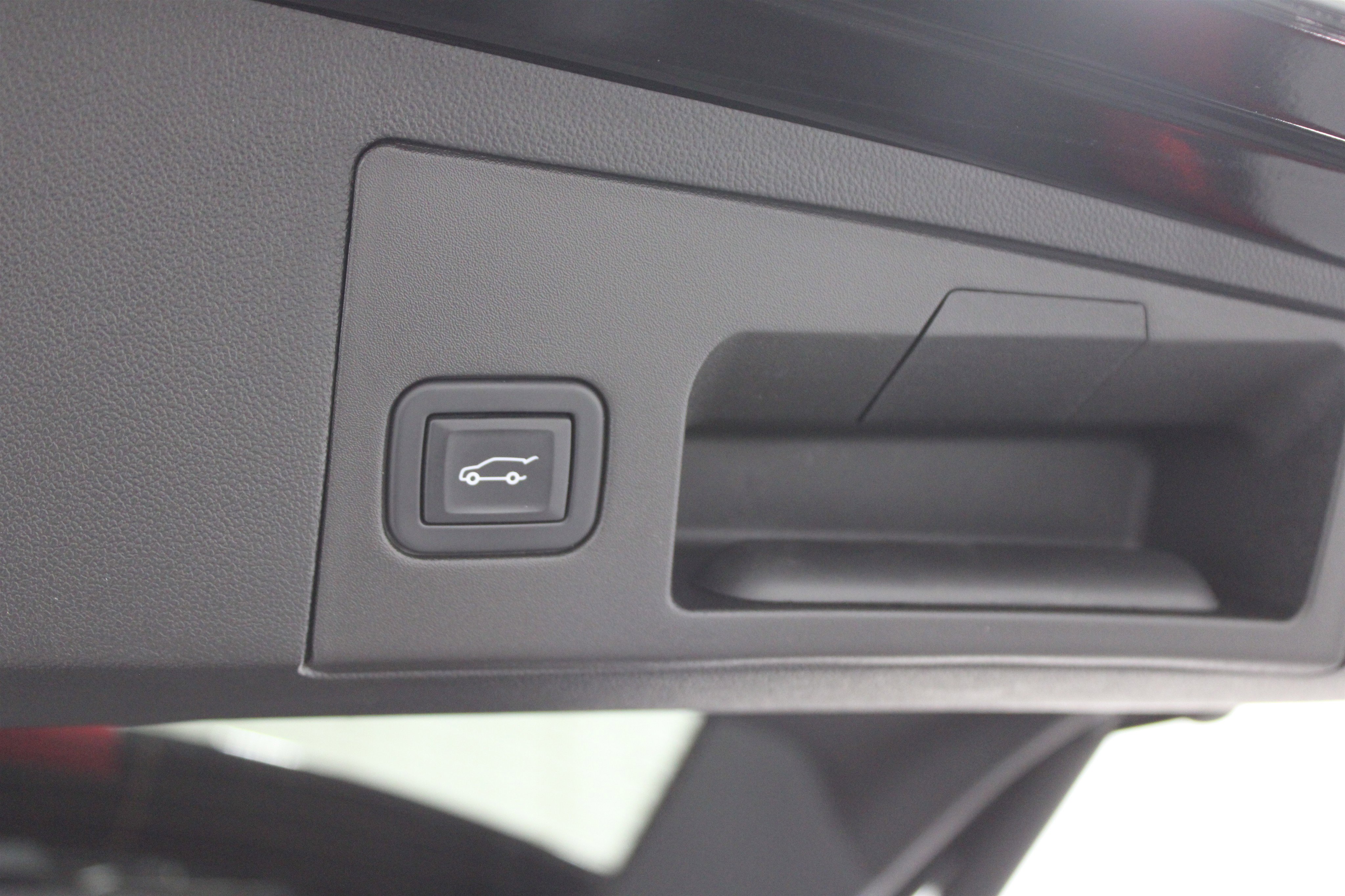 Used 2022 Cadillac XT5 Premium Luxury w/ LPO, Floor Liner Package image 25