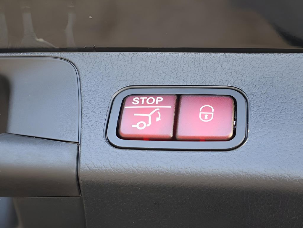 Certified 2025 Mercedes-Benz GLB 250 4MATIC image 18