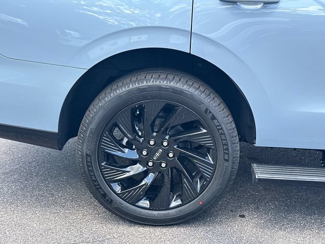New 2026 Lincoln Navigator Reserve w/ Jet Appearance Package AWD/4WD image 17