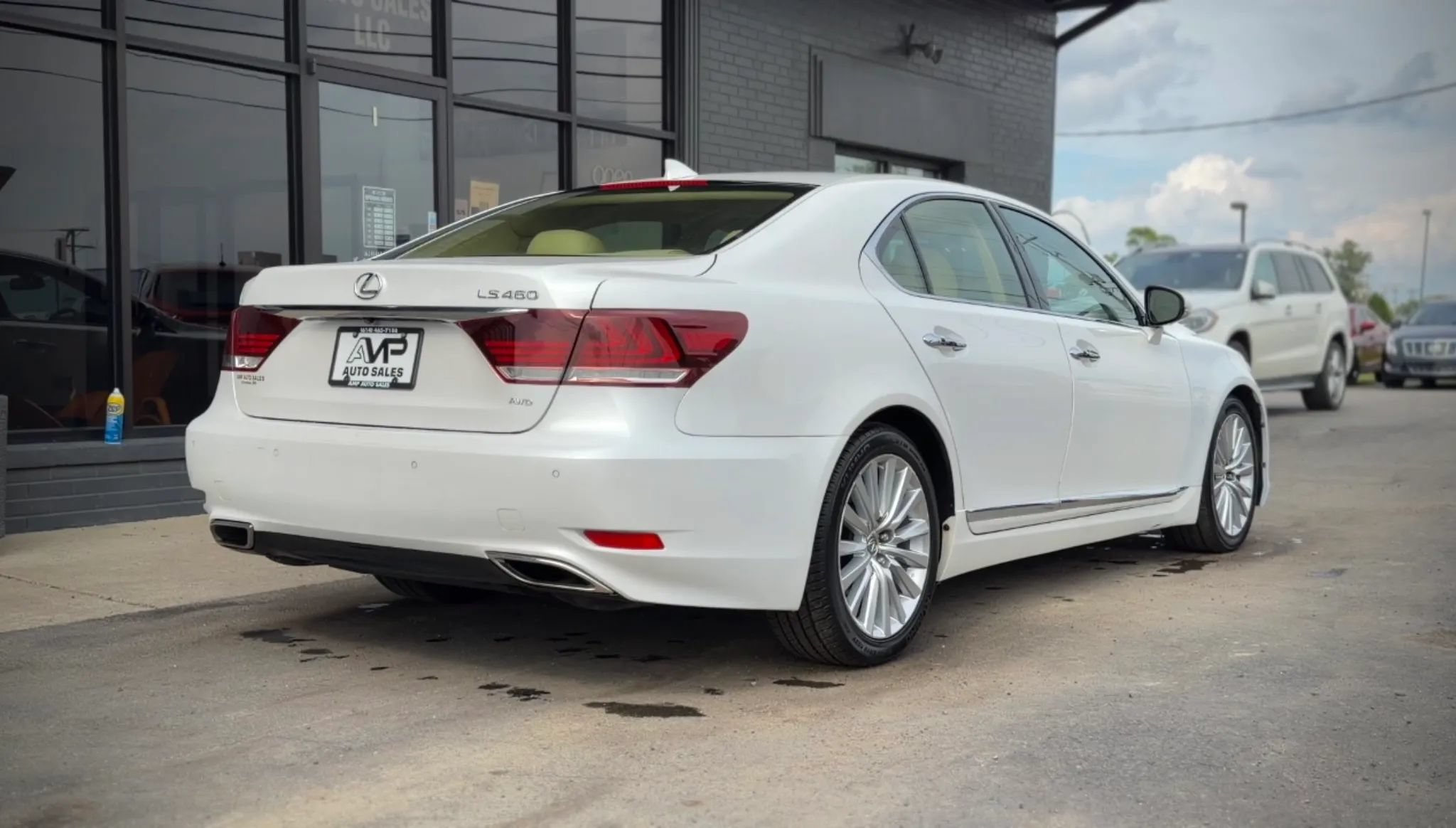 Used 2017 Lexus LS 460 AWD w/ Comfort Package image 3