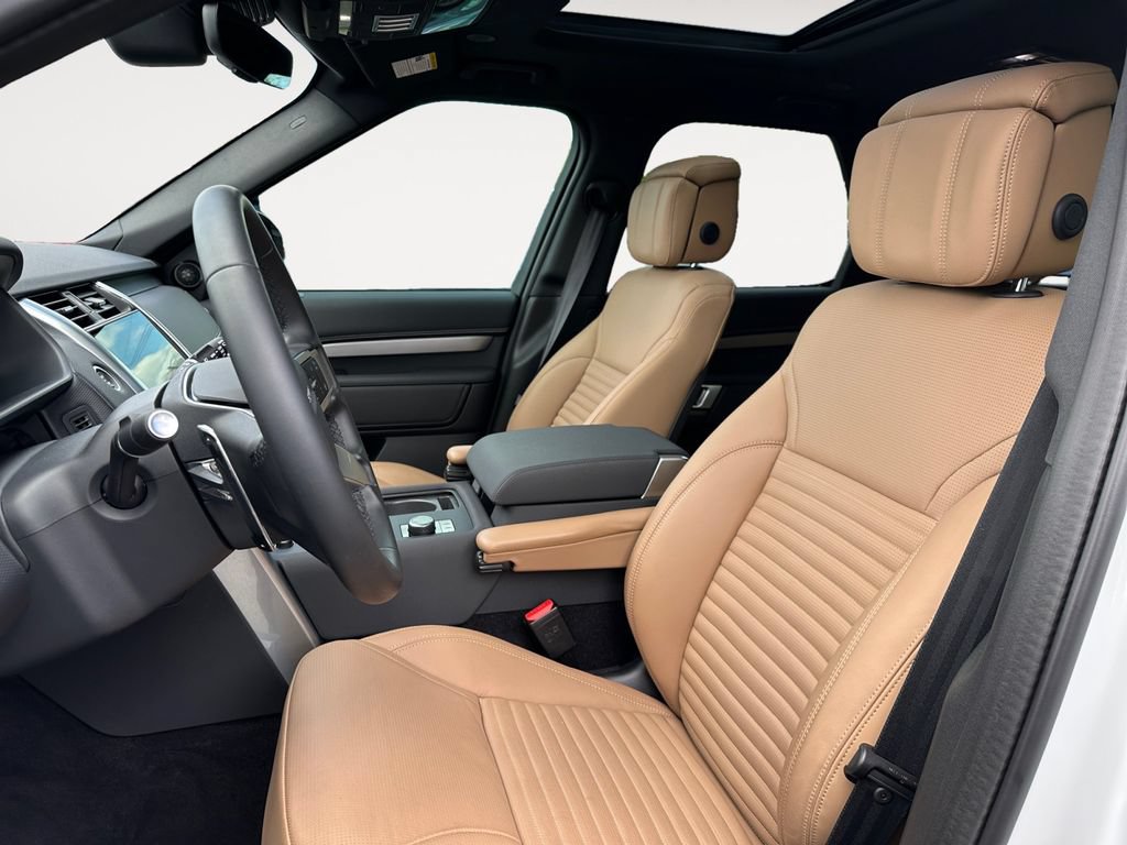 Used 2024 Land Rover Discovery Dynamic SE AWD/4WD image 9