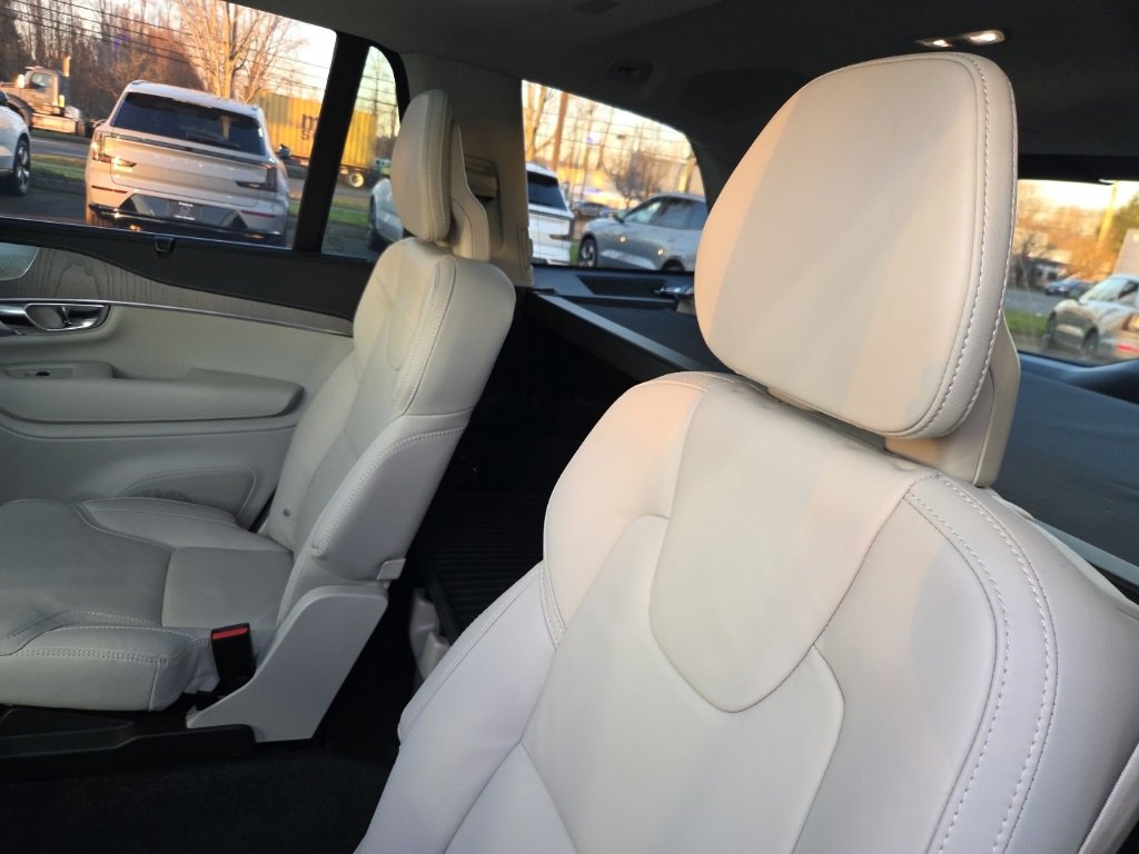 Used 2024 Volvo XC90 B6 Ultimate w/ Lounge Package image 6